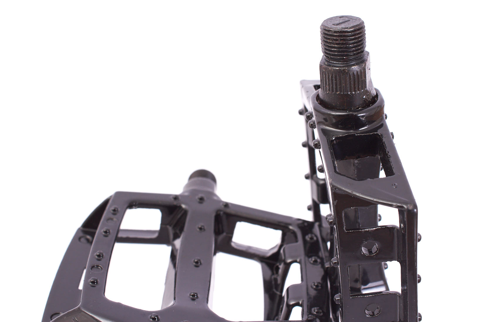 Nahaufnahme Aluminium Pedalschraubgewinde in Schwarz