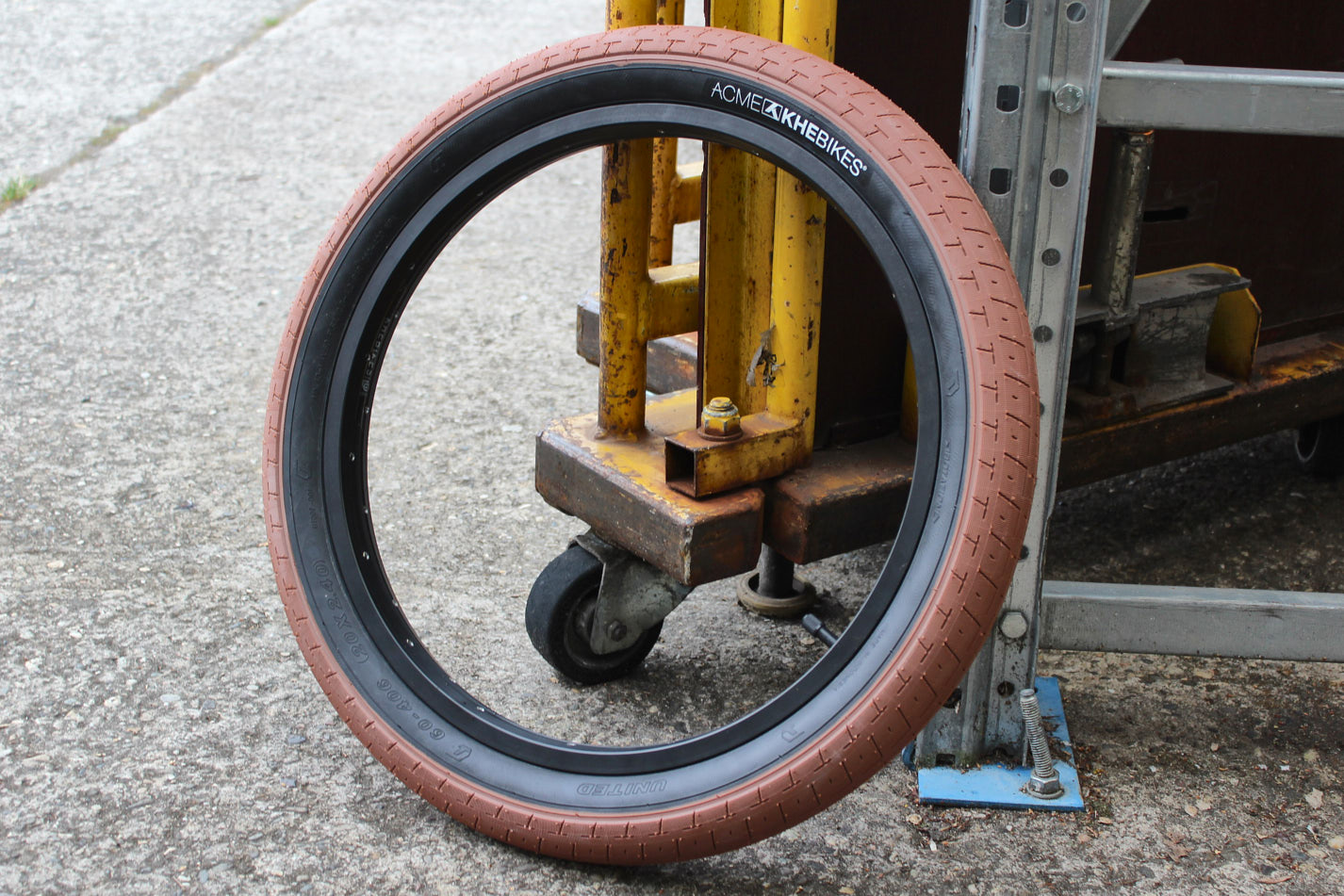 Neumáticos BMX KHE ACME 20 x 2.40 pulgadas