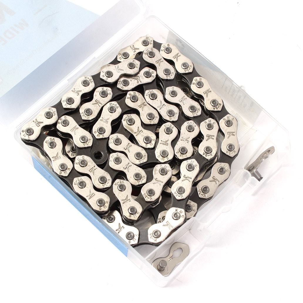 Zusammengefaltete silberne BMX Kette in Verpackungsbox