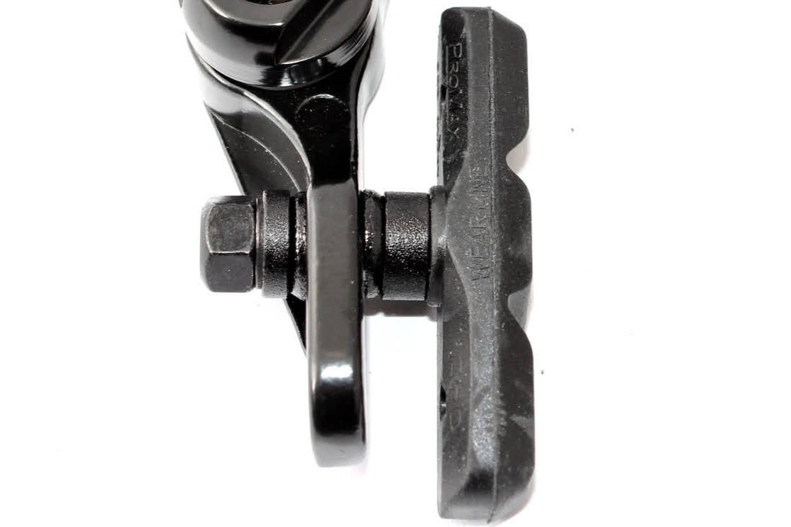 Nahaufnahme PROMAX Bremsschuh in schwarz aus hochwertiger Gummimischung Nahaufnahme PROMAX Bremsschuh in schwarz aus hochwertiger Gummimischung