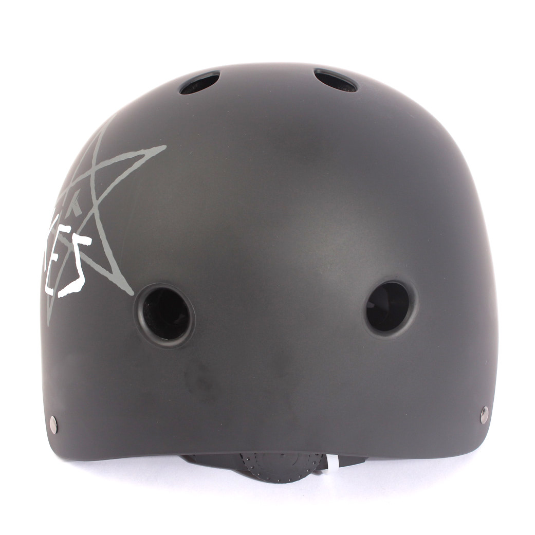 Schwarzer BMX Helm von hinten Schwarzer BMX Helm von hinten