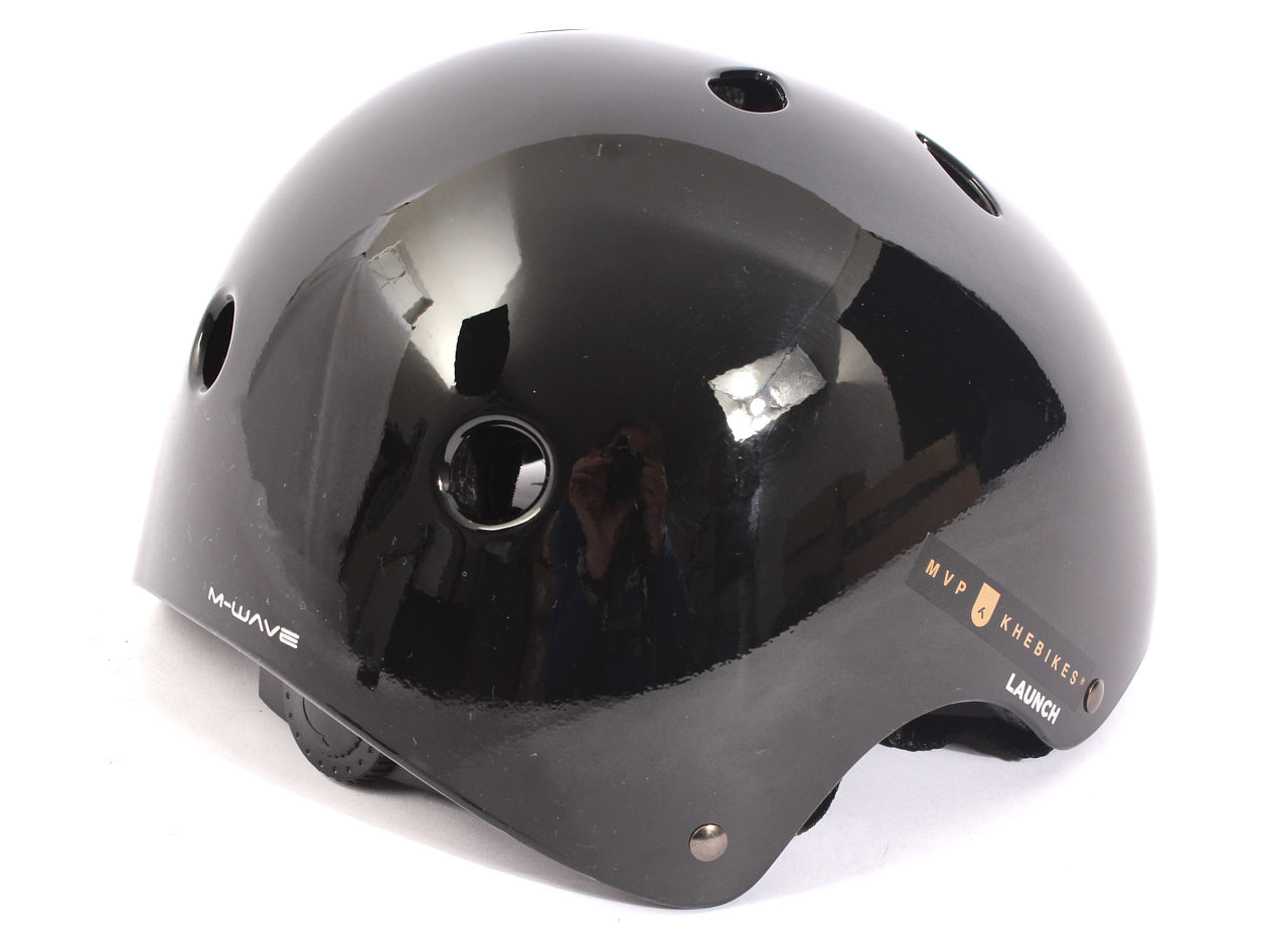 Schwarzer Helm mit Microshellschale 