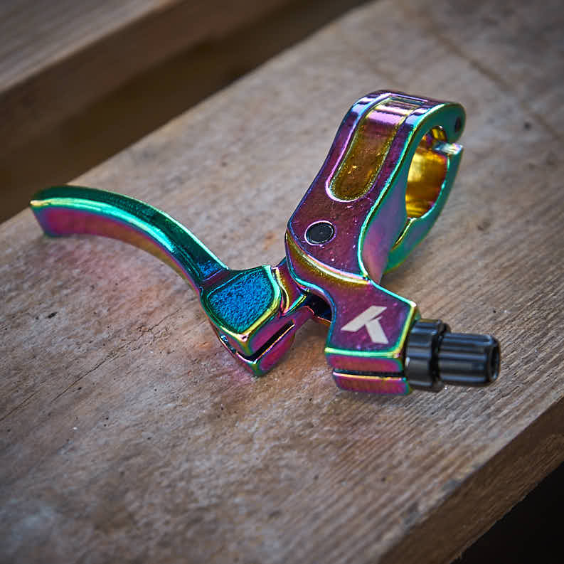 Linker Oil Slick Bremshebel mit Justierschraube 
