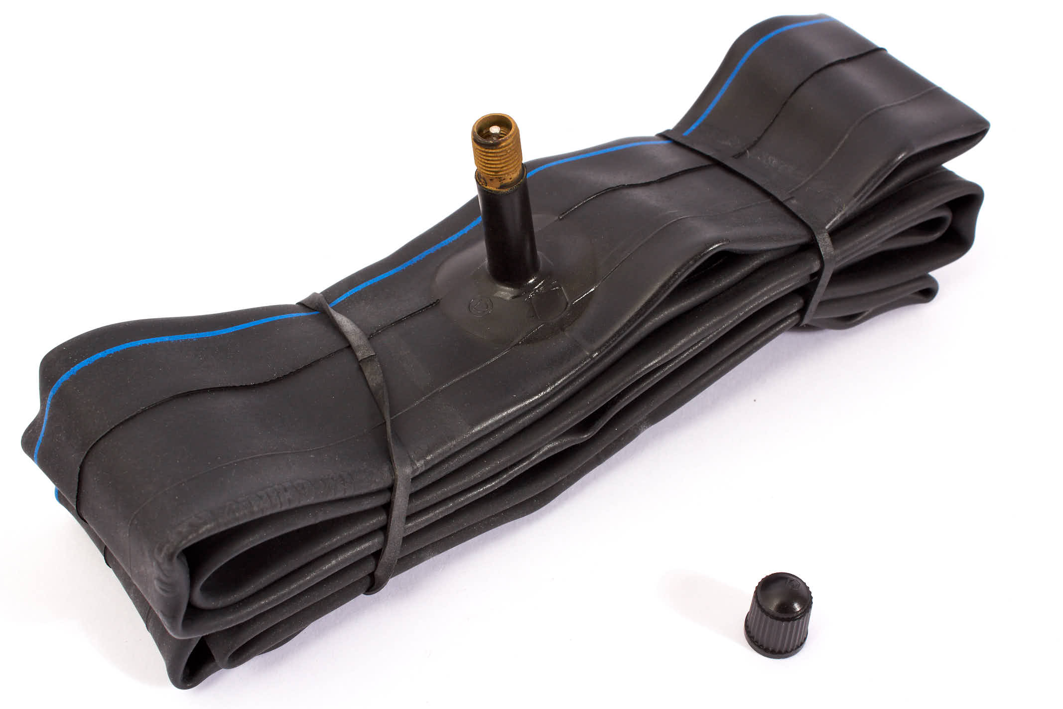 Schwarzer Schlauch von oben mit Autoventil