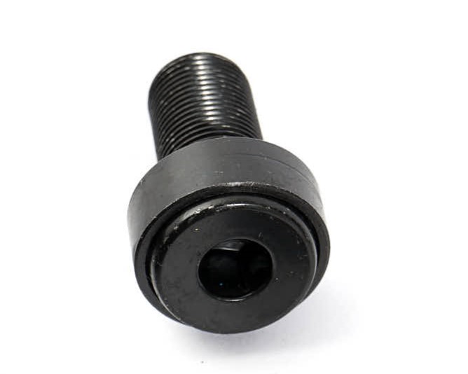 Schwarze Achsschraube in Unterlegscheibe von hinten