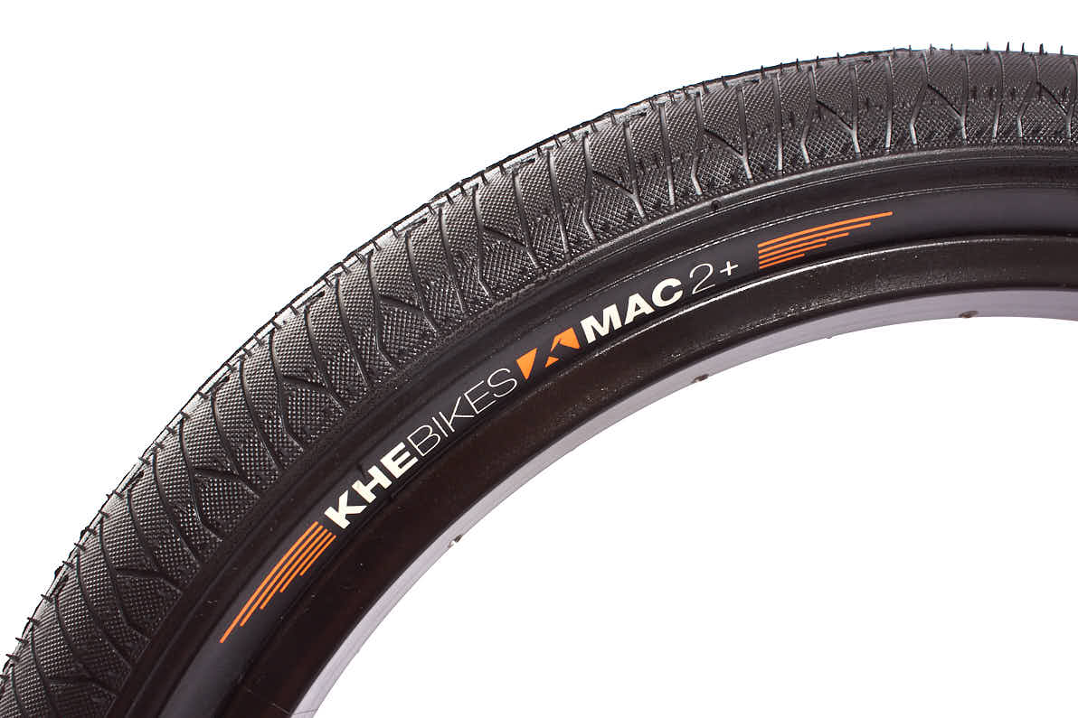 BMX Reifen Schwarz mit weiß, orangener KHEbikes MAC2+ Aufschrift
